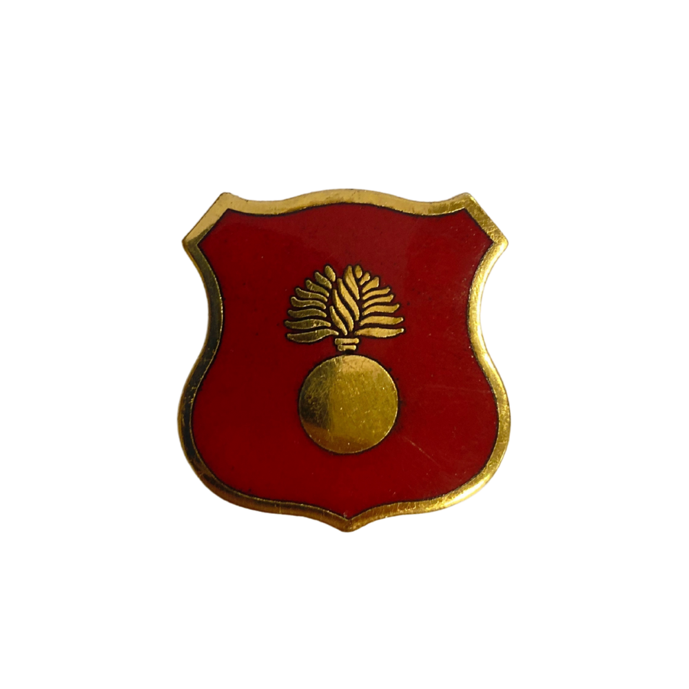 Piocha Escudo de Arma Roja